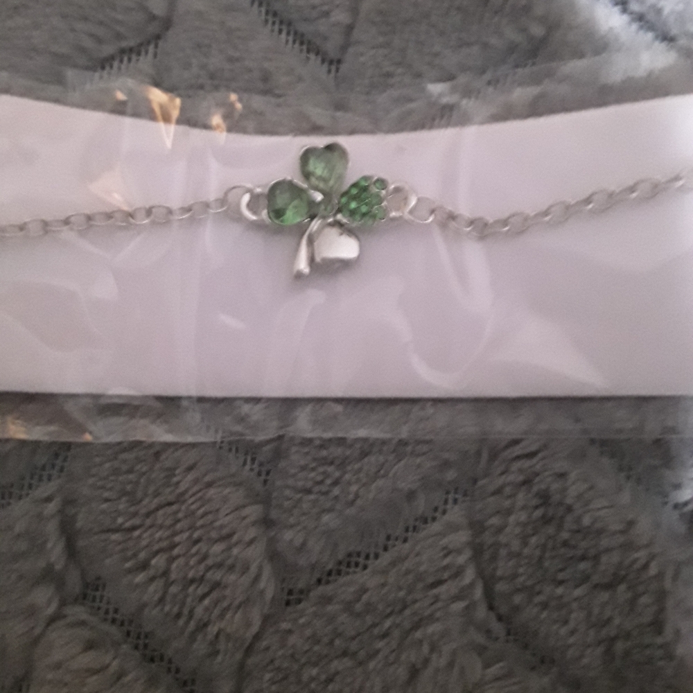 Lucky Crystal 4 Leaf Clover Jewelry Set - Picture 3 of 5